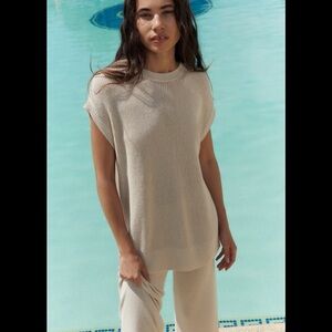 ZARA Oversized Knit Vest (L–XL) – Light Beige